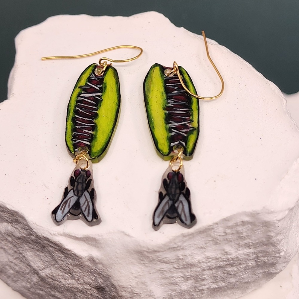 Venus Flytrap Fly Dangle Earrings Green Hand Painted Whimsical Novelty Jewelry